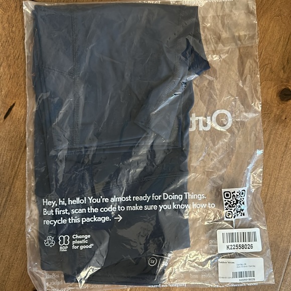 NWT Outdoor Voices Zoom 10” Bike Shorts in Dark Sky - Picture 3 of 3